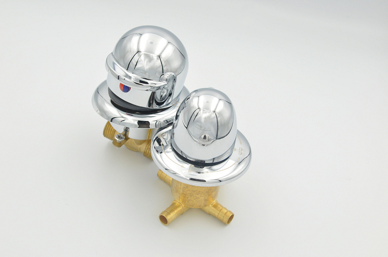 Vizes Vezérlő háromállású. Nyitókarokkal, betétekkel